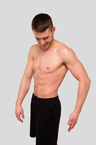 Man visar ABS. Muskelmannen Posing. Starkt kroppskoncept. Topless Sport man Bodybuilder. Sexpack Spotsman. Dosering av ändamålsenlighet — Stockfoto