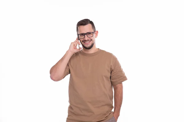 Mannen som pratar i telefon stående isolerad. Commecial, Shopping, Reklam koncept. Teknik — Stockfoto