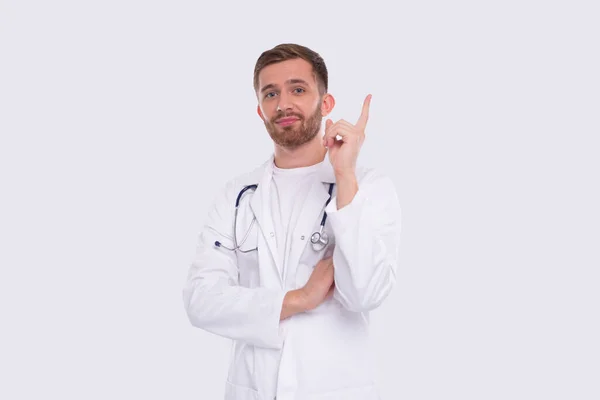 Doutor tendo uma grande ideia. Homem com Idéia Segurando o Dedo. Trabalhador Médico Isolado — Fotografia de Stock