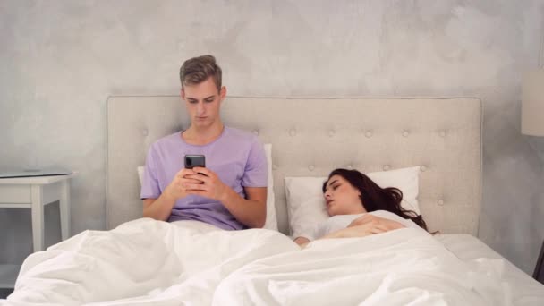 Man Chatting Phone While Girl Sleeping Man Using Phone Bed — Stock Video