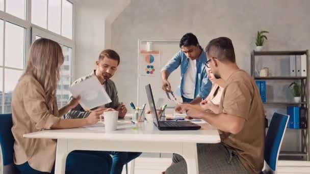 Kreatives Team Arbeiten Büro Team Macht Präsentation Office Team Arbeiten — Stockvideo