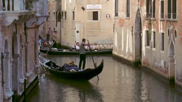 Venice Italy September 2021 Narrow Canal Gondola Venice Italy Architecture — Vídeo de Stock