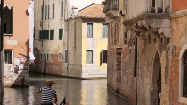 Venice Italy September 2021 Narrow Canal Gondola Venice Italy Architecture — Wideo stockowe