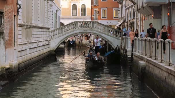 Venice Italy September 2021 Narrow Canal Gondola Venice Italy Architecture — Αρχείο Βίντεο