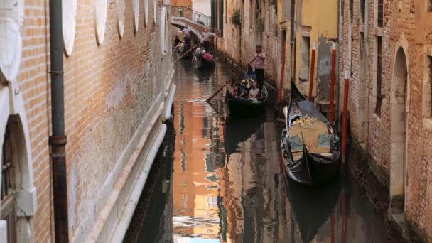 Venice Italy September 2021 Narrow Canal Gondola Venice Italy Architecture — Vídeo de Stock