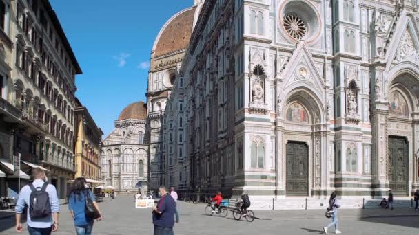 Φλωρεντία Ιταλία Ιουνίου 2021 Τουρίστες Μπροστά Από Τον Καθεδρικό Ναό — Αρχείο Βίντεο