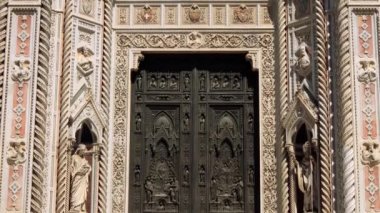 Çiçekli Aziz Mary Katedrali 'nin mermer cephesi, Cattedrale di Santa Maria del Fiore, Floransa, İtalya