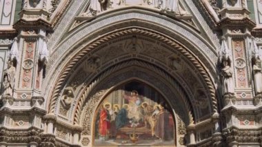 Çiçekli Aziz Mary Katedrali 'nin mermer cephesi, Cattedrale di Santa Maria del Fiore, Floransa, İtalya