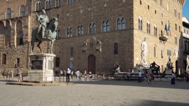 Florencia Italia Junio 2021 Panorámica Los Turistas Frente Palazzo Vecchio — Vídeo de stock