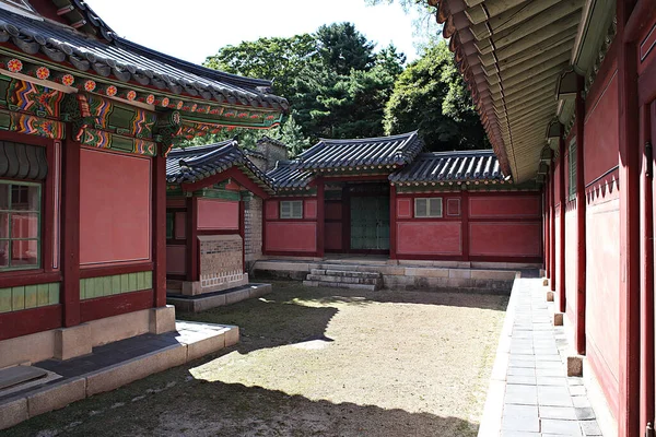它是韩国的一座长廊宫 — 图库照片