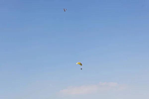 Its Scene Model Airplane Club Flies Plane Park — Stock Photo, Image