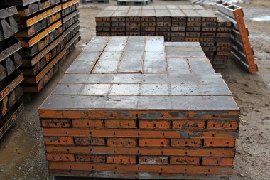  Kore 'de inşaat malzemeleri kiralayan bir yer.