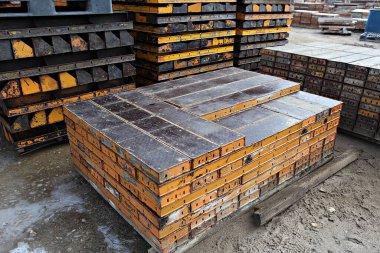  Kore 'de inşaat malzemeleri kiralayan bir yer.