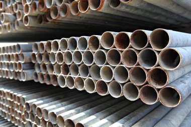  Kore 'de inşaat malzemeleri kiralayan bir yer.