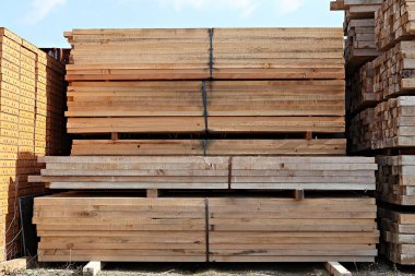  Kore 'de inşaat malzemeleri kiralayan bir yer.