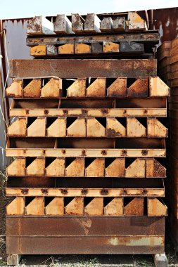  Kore 'de inşaat malzemeleri kiralayan bir yer.