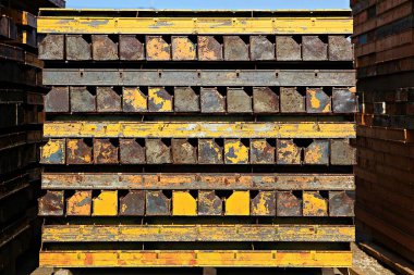  Kore 'de inşaat malzemeleri kiralayan bir yer.