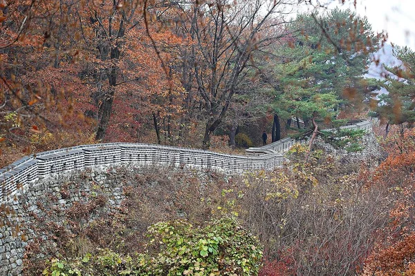 它位于韩国南部的汉山要塞 — 图库照片