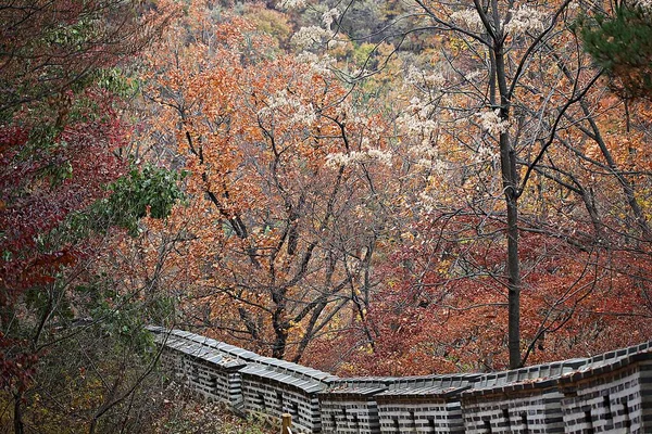 它位于韩国南部的汉山要塞 — 图库照片