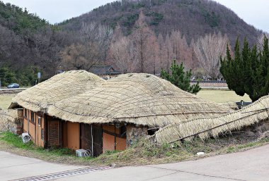 Eski evi koruyan bir köy..