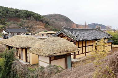 Eski evi koruyan bir köy..