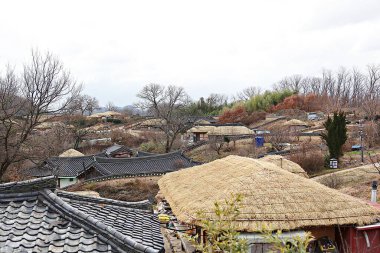 Eski evi koruyan bir köy..