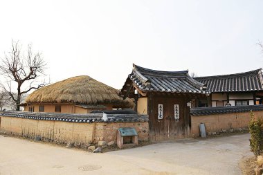 Eski evi koruyan bir köy..