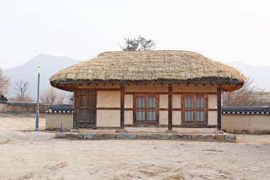 Eski evi koruyan bir köy..