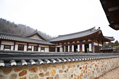 Eski evi koruyan bir köy..