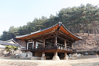 Eski evi koruyan bir köy..