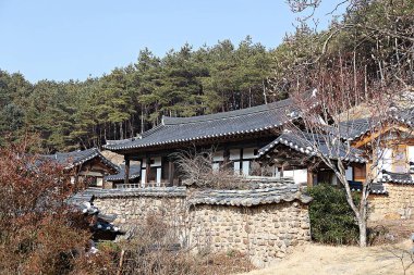 Eski evi koruyan bir köy..