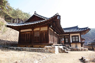 Eski evi koruyan bir köy..