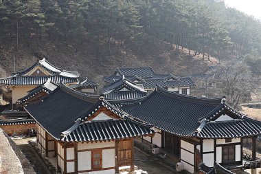 Eski evi koruyan bir köy..