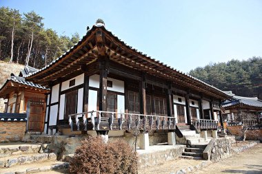 Eski evi koruyan bir köy..