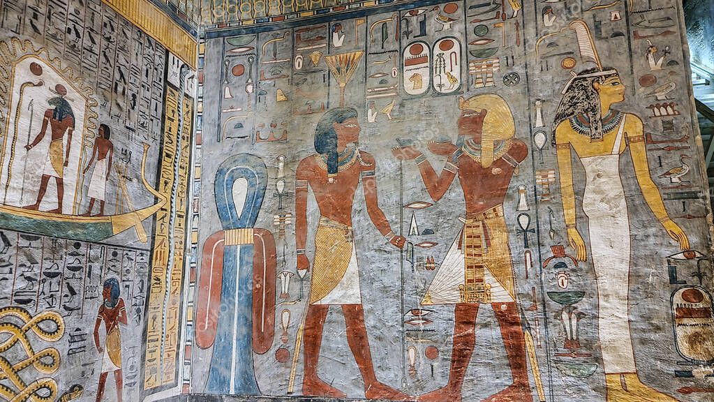 Luxor, Egipto Corredor con inscripciones egipcias antiguas y