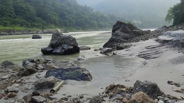 Pemandangan Pagi Pantai Goa Yang Terletak Rishikesh Uttarakhand Dekat Laxman — Stok Video