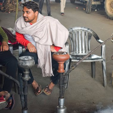 Gazipur, Delhi, Hindistan 25 Aralık 2020 - Punjab, Uttar Pradesh ve Uttarakhand 'den Hintli Sih ve Hindu Çiftçiler Delhi-UP sınırında protesto eylemi düzenlediler. Çiftçiler yeni çiftçi yasalarını protesto ediyorlar