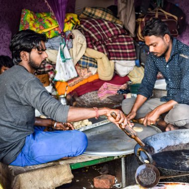 Gazipur, Delhi, Hindistan 25 Aralık 2020 - Punjab, Uttar Pradesh ve Uttarakhand 'den Hintli Sih ve Hindu Çiftçiler Delhi-UP sınırında protesto eylemi düzenlediler. Çiftçiler yeni çiftçi yasalarını protesto ediyorlar