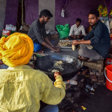 Gazipur, Delhi, Hindistan 25 Aralık 2020 - Punjab, Uttar Pradesh ve Uttarakhand 'den Hintli Sih ve Hindu Çiftçiler Delhi-UP sınırında protesto eylemi düzenlediler. Çiftçiler yeni çiftçi yasalarını protesto ediyorlar