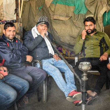 Gazipur, Delhi, Hindistan 25 Aralık 2020 - Punjab, Uttar Pradesh ve Uttarakhand 'den Hintli Sih ve Hindu Çiftçiler Delhi-UP sınırında protesto eylemi düzenlediler. Çiftçiler yeni çiftçi yasalarını protesto ediyorlar