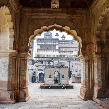 Orchha, Madhya Pradesh, Hindistan, Jahangir Mahal veya Orchha Sarayı Orchha 'da bulunan bir kale ve garnizondur. Madhya Pradesh. Hindistan, Hindistan Arkeolojik Siteleri