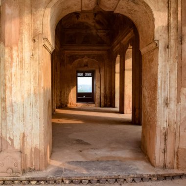 Orchha, Madhya Pradesh, Hindistan, Jahangir Mahal veya Orchha Sarayı Orchha 'da bulunan bir kale ve garnizondur. Madhya Pradesh. Hindistan, Hindistan Arkeolojik Siteleri