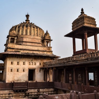Orchha, Madhya Pradesh, Hindistan, Jahangir Mahal veya Orchha Sarayı Orchha 'da bulunan bir kale ve garnizondur. Madhya Pradesh. Hindistan, Hindistan Arkeolojik Siteleri