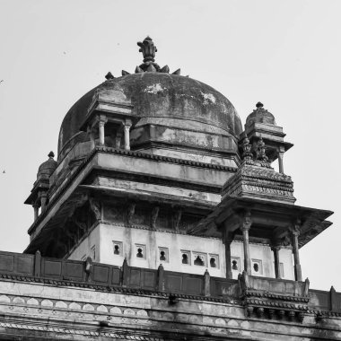 Orchha, Madhya Pradesh, Hindistan, Jahangir Mahal veya Orchha Sarayı Orchha 'da bulunan bir kale ve garnizondur. Madhya Pradesh. Hindistan, Hindistan Arkeolojik Alanı Siyah Beyaz