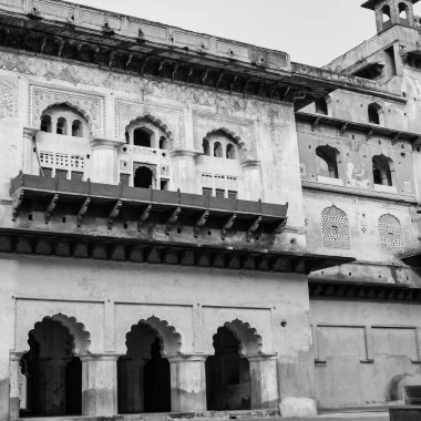 Orchha, Madhya Pradesh, Hindistan, Jahangir Mahal veya Orchha Sarayı Orchha 'da bulunan bir kale ve garnizondur. Madhya Pradesh. Hindistan, Hindistan Arkeolojik Alanı Siyah Beyaz