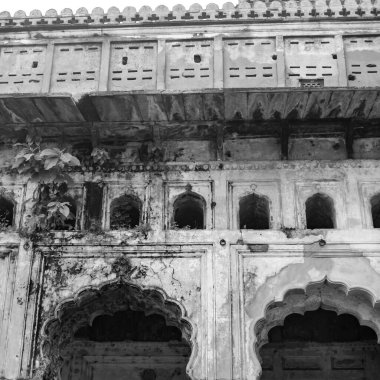 Orchha, Madhya Pradesh, Hindistan, Jahangir Mahal veya Orchha Sarayı Orchha 'da bulunan bir kale ve garnizondur. Madhya Pradesh. Hindistan, Hindistan Arkeolojik Alanı Siyah Beyaz