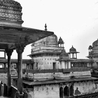 Orchha, Madhya Pradesh, Hindistan, Jahangir Mahal veya Orchha Sarayı Orchha 'da bulunan bir kale ve garnizondur. Madhya Pradesh. Hindistan, Hindistan Arkeolojik Alanı Siyah Beyaz
