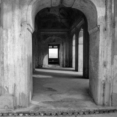 Orchha, Madhya Pradesh, Hindistan, Jahangir Mahal veya Orchha Sarayı Orchha 'da bulunan bir kale ve garnizondur. Madhya Pradesh. Hindistan, Hindistan Arkeolojik Alanı Siyah Beyaz