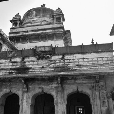 Orchha, Madhya Pradesh, Hindistan, Jahangir Mahal veya Orchha Sarayı Orchha 'da bulunan bir kale ve garnizondur. Madhya Pradesh. Hindistan, Hindistan Arkeolojik Alanı Siyah Beyaz