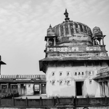 Orchha, Madhya Pradesh, Hindistan, Jahangir Mahal veya Orchha Sarayı Orchha 'da bulunan bir kale ve garnizondur. Madhya Pradesh. Hindistan, Hindistan Arkeolojik Alanı Siyah Beyaz
